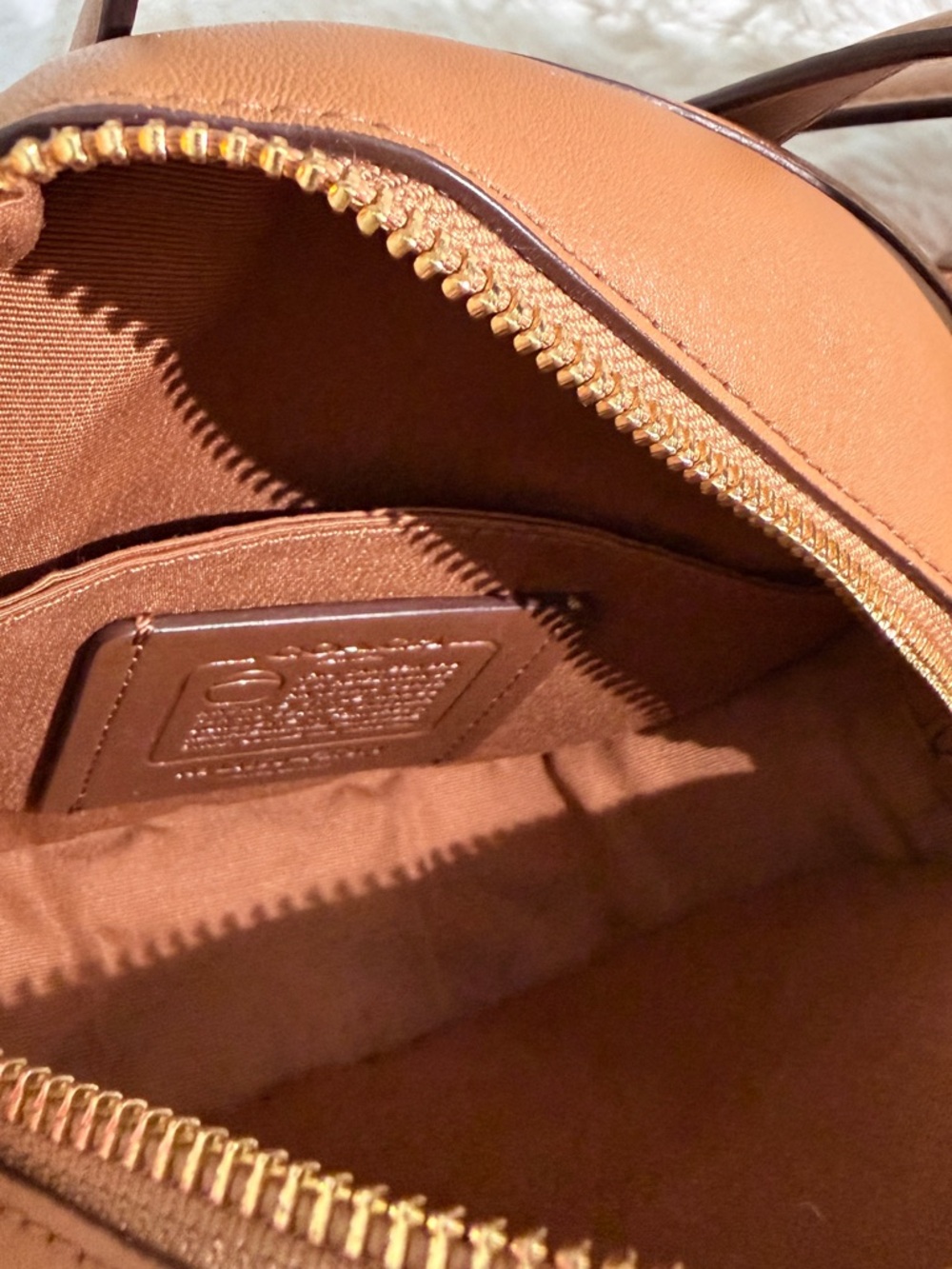 Coach Tan Leather Round Canteen Crossbody Bag EUC - Picture 10 of 14